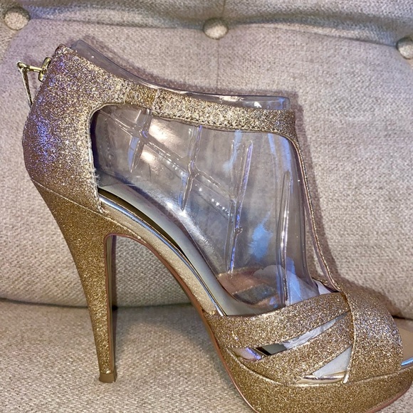 Steve Madden Haylow Gold Glitter Spike Heels - Picture 4 of 9